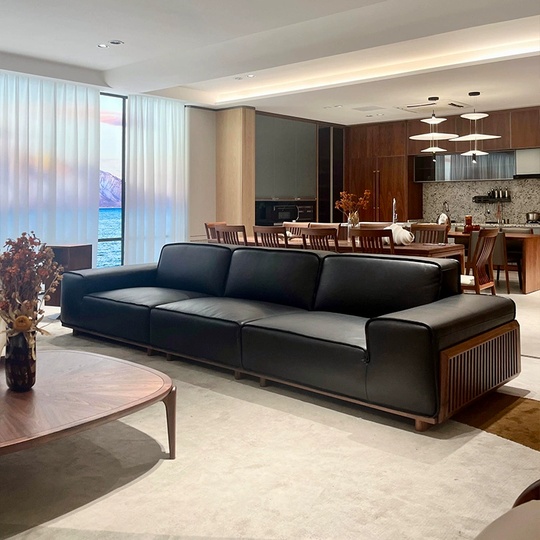 Прямой диван Charlotte чёрный орех, кожа, 234*105*76 см