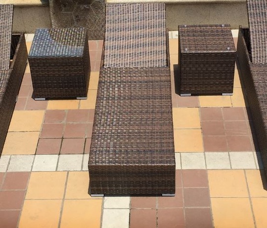 Шезлонг из ротанга Tea table