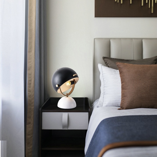 Настольная лампа черная с золотом Puff, 24*38 см