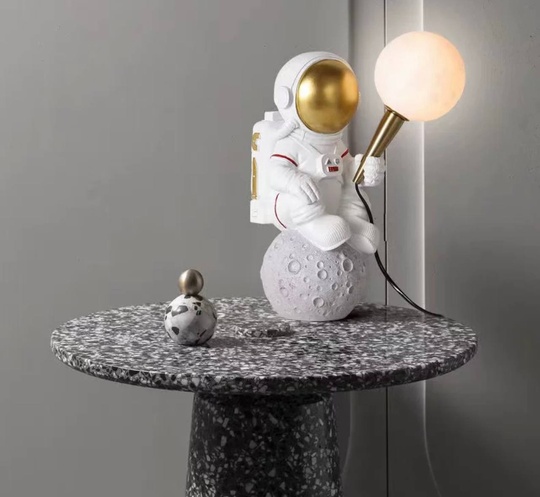 Настольная лампа, ASTRONAUT  20*37, смола, стекло, белый