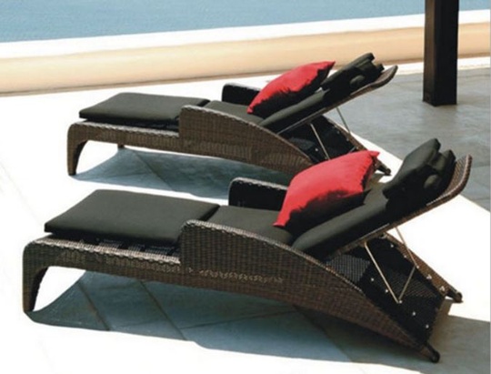 Шезлонг из ротанга  Lounge