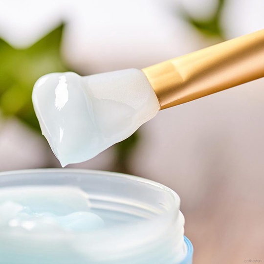 Кисть для нанесения маски для лица