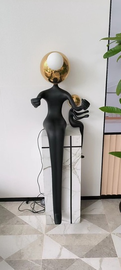 Торшер человек с лампой черный с золотом, стекловолокно, светодиодный E27 - напольный светильник