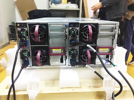 Дисковый массив сервера HP D6000 DAS