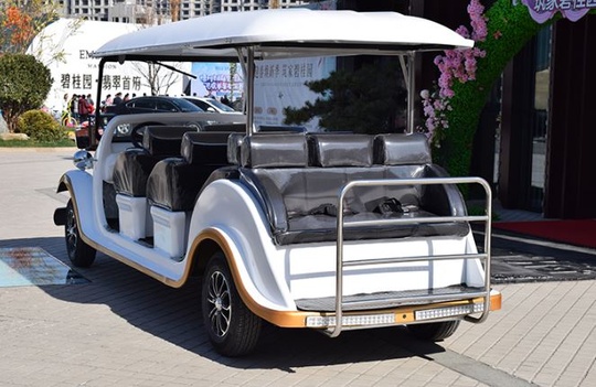 Электромобиль Volt 490*154*200 см, 72v батарея, 4000w мощность, гидравлический тормоз, 9 вместимость, до 40 км/ч скорость, 30 градусов угол подъема, mp3 плеер, 165 70 r12 размер шин, китай производство, 800 кг вес